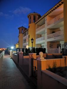 Zdjęcie z galerii obiektu Beautiful 2-Bed Apartment in Orihuela w mieście Orihuela