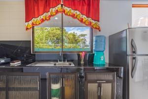 a kitchen with a sink and a window at Villas Mapache del Caribe in Puerto Viejo