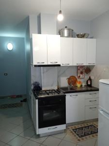 O bucătărie sau chicinetă la Apartment Durres