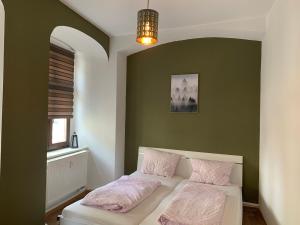 a bedroom with a bed with two pillows on it at Ferienwohnung am Markt 2 in Annaberg-Buchholz