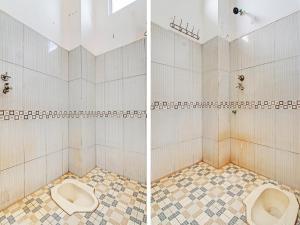 twee foto's van een badkamer met twee toiletten bij SPOT ON 91918 Najla Guest House Syariah in Parit