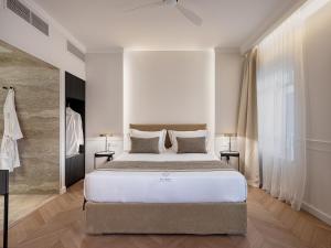 Postel nebo postele na pokoji v ubytování Riviera Suites