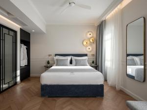 Postel nebo postele na pokoji v ubytování Riviera Suites