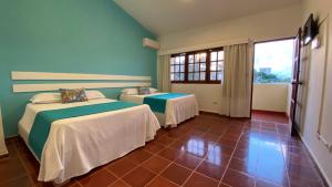 Postel nebo postele na pokoji v ubytování Calypso Beach Hotel
