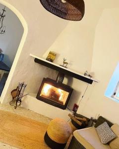 a living room with a fireplace in the wall at El Quinto de Luciañez in Ventas con Peña Aguilera