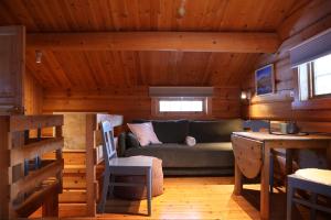 a living room with a couch and a table at Rondane River Lodge - Rondane Gjestegård in Enden
