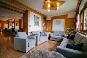 Posezení v ubytování Albergo Miravalle Fai della Paganella