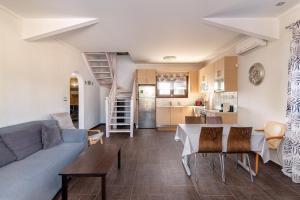 Кухня или мини-кухня в Villa Zen New Plagia Chalkidiki
