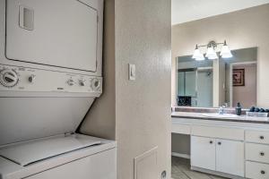 Fotografie z fotogalerie ubytování Cozy El Paso Condo with Patio about 7 Mi to Dtwn! v destinaci El Paso + 19 fotografií