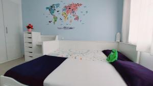 Łóżko lub łóżka w pokoju w obiekcie Ático de ensueño, El Toyo, Almería - Playas, Golf, Cabo de Gata