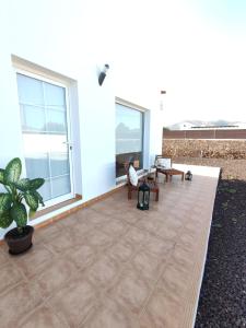 a patio with two chairs and a table and windows at Casa Bermeja - Tiscamanita in Tiscamanita