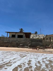 a house on the beach next to the ocean at Beach Place Fontainha in Aracati