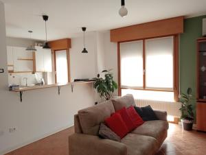 A kitchen or kitchenette at Casa Sud vicino a fiera e Pordenone centro
