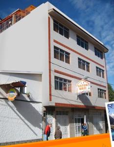 a building with people standing in front of it at Hatun Wasi Huaraz in Huaraz