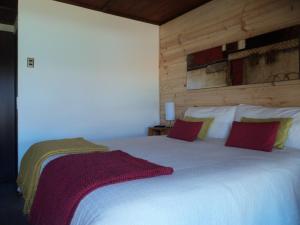 Postel nebo postele na pokoji v ubytování Hoteles Pueblo de Tierra + 37 fotografií