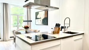 New stylish 1 bedroom apt w/ 2 balconies in Centrum