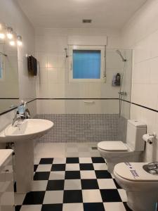a bathroom with a black and white checkered floor at Casa Las Bailas in Soria