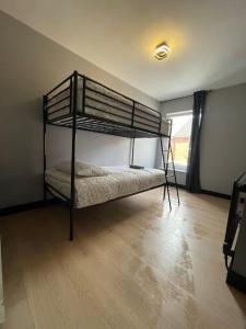 a bedroom with two bunk beds in a room at Newly refurbished 3 bedroom/2bathroom entire house in Lincoln