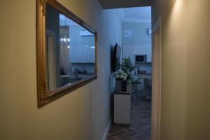 A television and/or entertainment centre at PJ apartment Még 3 kép
