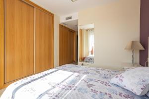 A bed or beds in a room at Apartmento en Torrox Costa