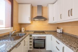A kitchen or kitchenette at Apartmento en Torrox Costa