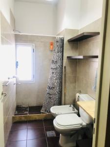 Ένα μπάνιο στο Hermoso Duplex c/Pileta y Cochera en Consorcio Privado Saavedra