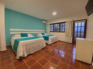 Postel nebo postele na pokoji v ubytování Calypso Beach Hotel