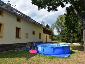 Zahrada ubytování Holiday Home in Lampertice with Swimming Pool