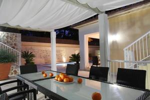 A seating area at Modern villa 300m from crystal clear coves by Renthousing