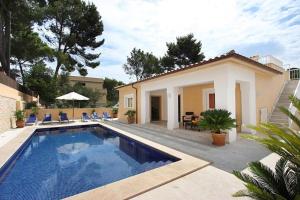 The swimming pool at or close to Modern villa 300m from crystal clear coves by Renthousing