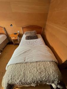 Postel nebo postele na pokoji v ubytování Palafito 1326 Hotel Boutique Chiloé