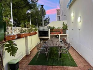 Wieczorna rozrywka dla gości nocujących obiekcie PLAYA ALMARDA CORINTO, PISCINA, WIFI,2 TERRAZAS, BARBACOA,TRANQUILo