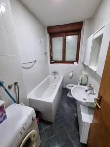 Kúpeľňa v ubytovaní Apartman Danijela + 4 fotografie