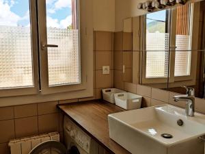 Kúpeľňa v ubytovaní Appartement rénové 2 ch au calme, à côté du Luge Park - FR-1-689-110