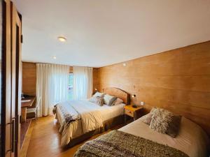 Postel nebo postele na pokoji v ubytování Palafito 1326 Hotel Boutique Chiloé
