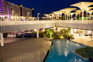 Bazén v ubytování luxury apartments in cairo , porto new cairo , nyum nebo v jeho okolí
