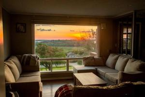 A seating area at Cozy Sunset Cottage Overlooking Rice Lake