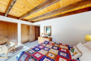 Katil atau katil-katil dalam bilik di Kings Beach Cozy