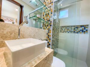 a bathroom with a sink and a shower at Hospede-se com conforto em Capim Macio in Natal +27 photos