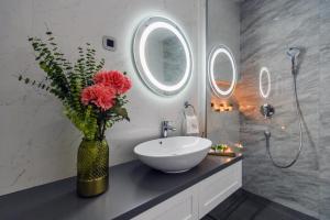 Kúpeľňa v ubytovaní DiVine Luxury Apartment Blue