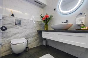 Kúpeľňa v ubytovaní DiVine Luxury Apartment Blue