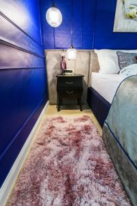 Posteľ alebo postele v izbe v ubytovaní DiVine Luxury Apartment Blue