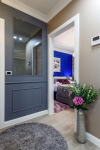 Posteľ alebo postele v izbe v ubytovaní DiVine Luxury Apartment Blue