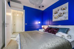 Posteľ alebo postele v izbe v ubytovaní DiVine Luxury Apartment Blue
