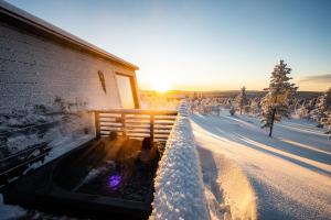a hot tub on the side of a building in the snow at Aurora Collection in Saariselka