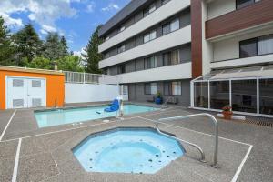 a swimming pool in front of a building at Best Western Alderwood in Lynnwood