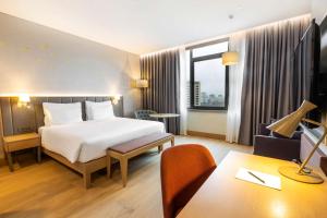 Un televizor și/sau centru de divertisment la Radisson Hotel Istanbul Harbiye
