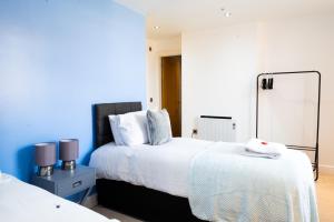 a bedroom with two beds and a blue wall at Large Apartment - Eleven Charlotte House x 2 Bathrooms in Ipswich