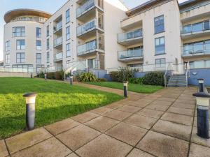 a walkway in front of a building at Fistral Retreat in Newquay