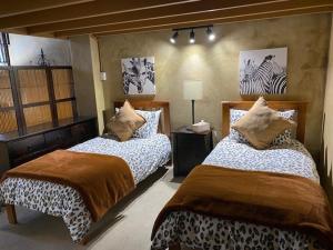 a bedroom with two beds in a room at Outback Cellar & Country Cottage in Dubbo